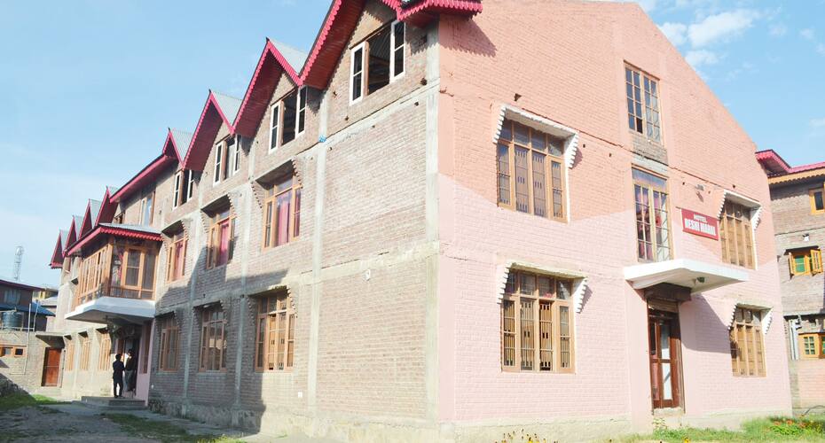 Hotel Reshi Mahal, Srinagar 1